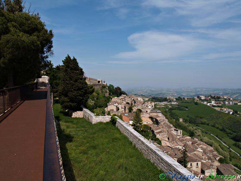 29-P5188623+.jpg - 29-P5188623+.jpg - Panorama dalla fortezza di Civitella del Tronto.
